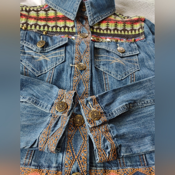 Tribal patterned embroidered denim jacket. - Picture 4 of 10